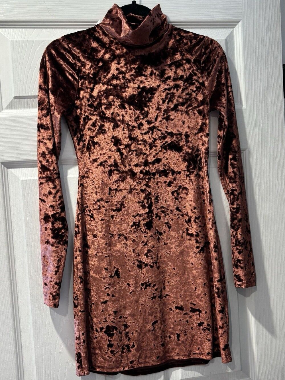 Women’s Kimchi Blue Pink Dress Size XS Crushed Velvet Long Sleeved 90’s Y2K